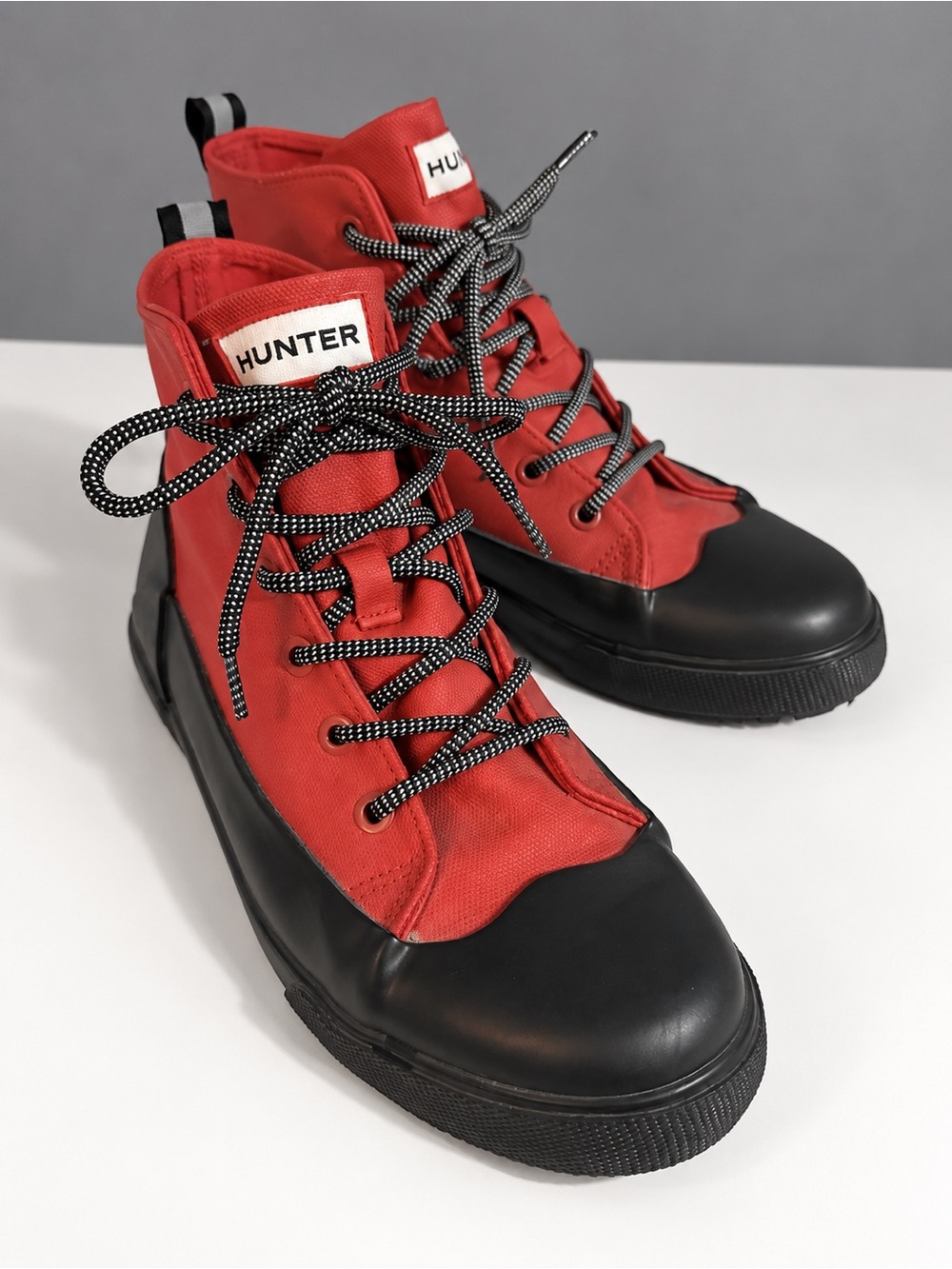 Hunter canvas rubber dipped high top red, white, black bold sneakers, Y5 /W7